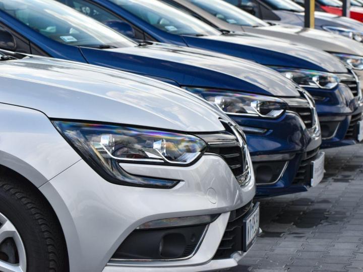 Nous sommes spécialisés dans la location de véhicules toutes marques.